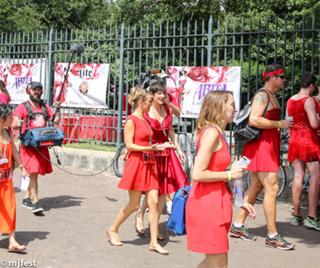 Zoe McLellan feet photo thumbnail