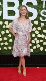 Zoe Perry feet photo thumbnail