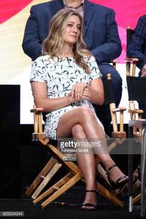 Zoe Perry feet photo thumbnail