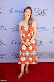 Zoe Perry feet photo thumbnail