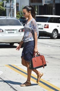 Zoe Saldana feet photo thumbnail