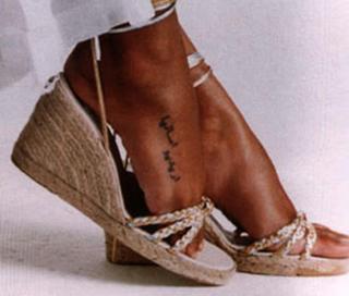 Zoe Saldana feet photo thumbnail