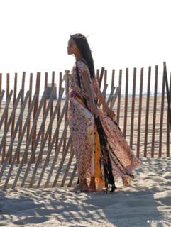 Zoe Saldana feet photo thumbnail