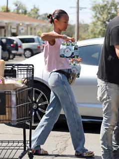 Zoe Saldana feet photo thumbnail