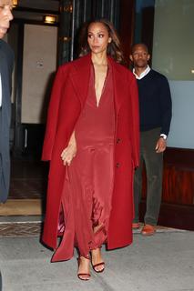 Zoe Saldana feet photo thumbnail