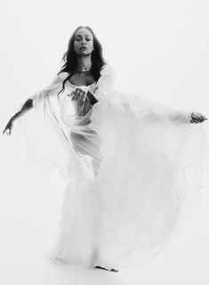 Zoe Saldana feet photo thumbnail