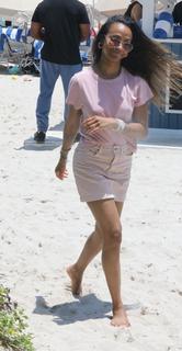 Zoe Saldaña feet photo 2
