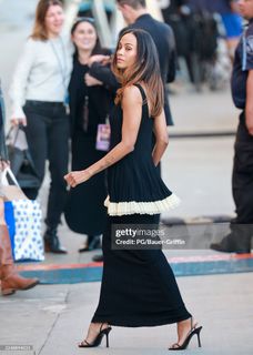 Zoe Saldaña feet photo 3