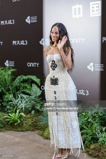 Zoe Saldaña feet photo 1
