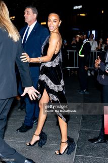 Zoe Saldaña feet photo 5