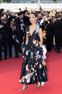 Zoe Saldaña feet photo 10