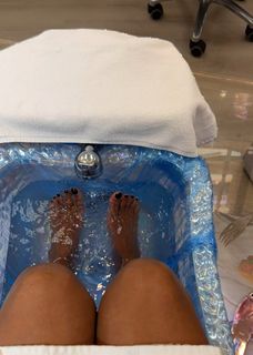 Zoe Saldaña feet photo 14