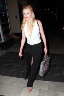 Zoe Salmon feet photo 2