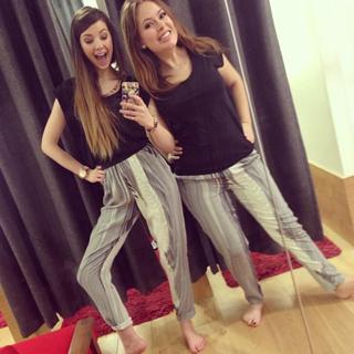 Zoe Sugg feet photo thumbnail