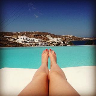 Zoe Sugg feet photo thumbnail