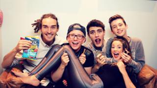 Zoe Sugg feet photo thumbnail