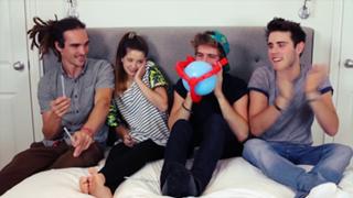 Zoe Sugg feet photo thumbnail