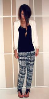 Zoe Sugg feet photo thumbnail