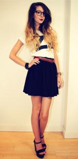 Zoe Sugg feet photo thumbnail