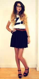 Zoe Sugg feet photo thumbnail