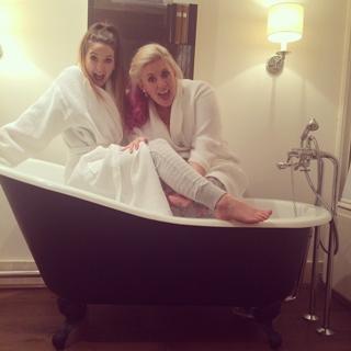 Zoe Sugg feet photo thumbnail