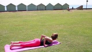 Zoe Sugg feet photo thumbnail