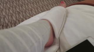 Zoe Sugg feet photo thumbnail