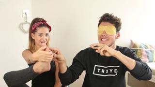 Zoe Sugg feet photo thumbnail