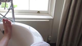 Zoe Sugg feet photo thumbnail