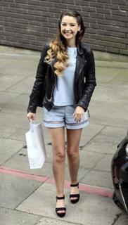 Zoe Sugg feet photo thumbnail