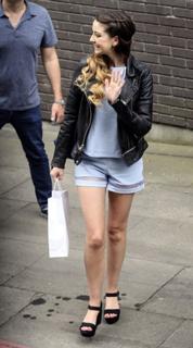 Zoe Sugg feet photo thumbnail