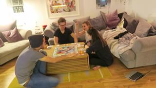 Zoe Sugg feet photo thumbnail