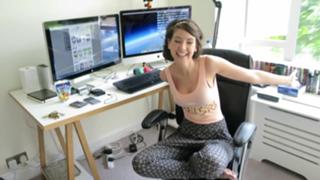 Zoe Sugg feet photo thumbnail