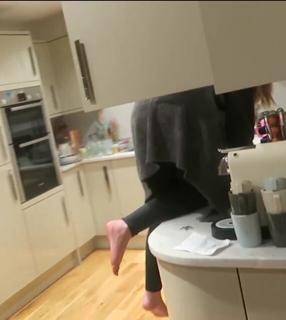 Zoe Sugg feet photo thumbnail