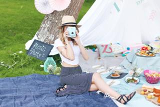 Zoe Sugg feet photo thumbnail