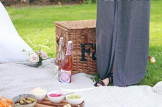 Zoe Sugg feet photo thumbnail