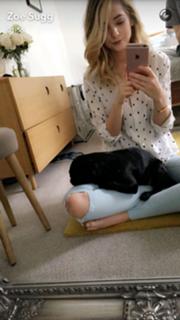 Zoe Sugg feet photo thumbnail
