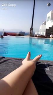 Zoe Sugg feet photo thumbnail