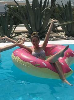 Zoe Sugg feet photo thumbnail