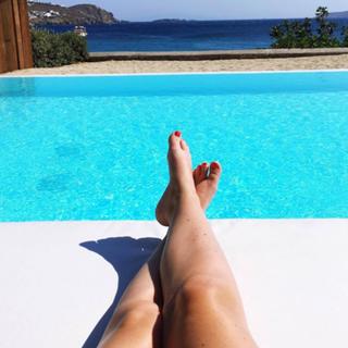 Zoe Sugg feet photo thumbnail