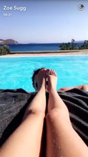 Zoe Sugg feet photo thumbnail