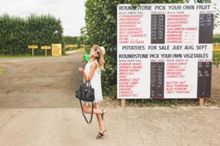 Zoe Sugg feet photo thumbnail
