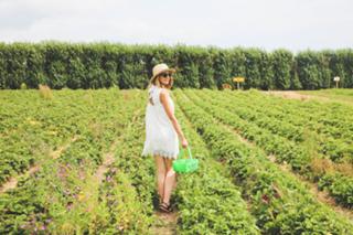 Zoe Sugg feet photo thumbnail