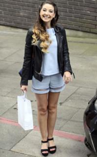 Zoe Sugg feet photo thumbnail