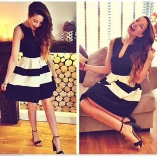 Zoe Sugg feet photo thumbnail