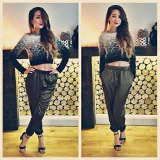 Zoe Sugg feet photo thumbnail