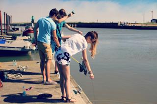 Zoe Sugg feet photo thumbnail