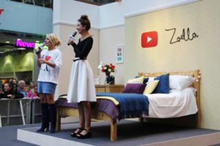 Zoe Sugg feet photo thumbnail