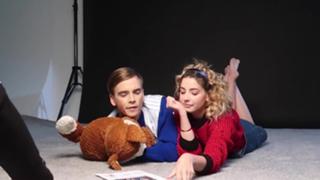 Zoe Sugg feet photo thumbnail