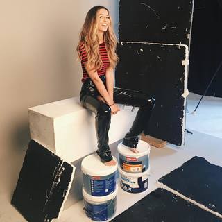 Zoe Sugg feet photo thumbnail